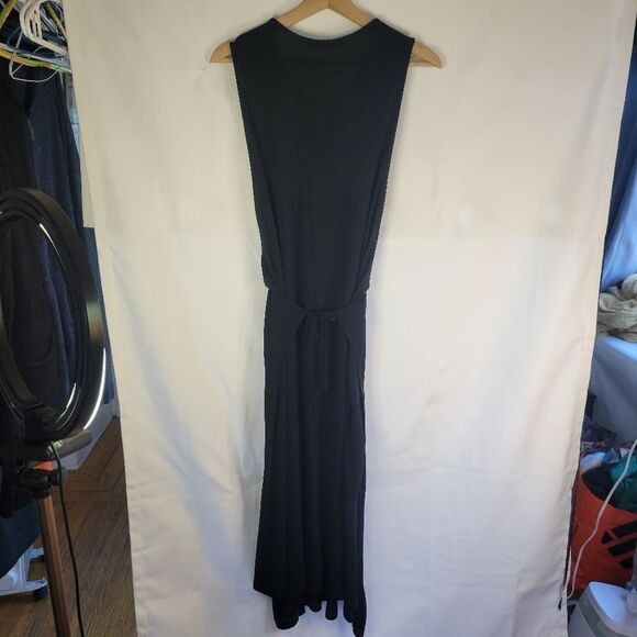 Louise Kennedy Elegant Black Sleeveless Wrap-Around Dress - Picture 3 of 14
